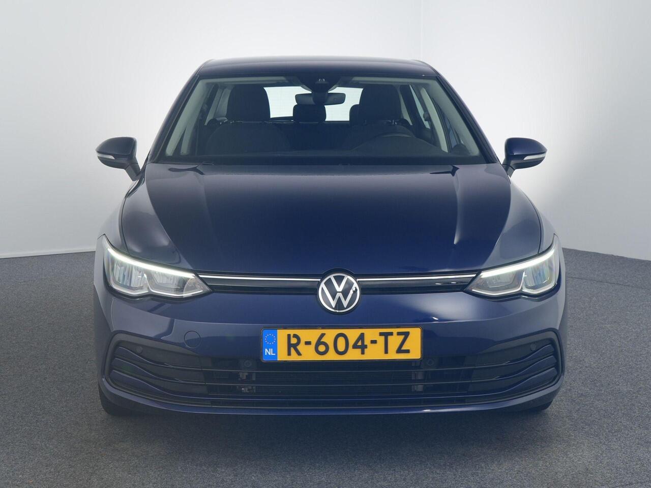 Volkswagen GOLF 1.5 TSI Life Business Carplay |