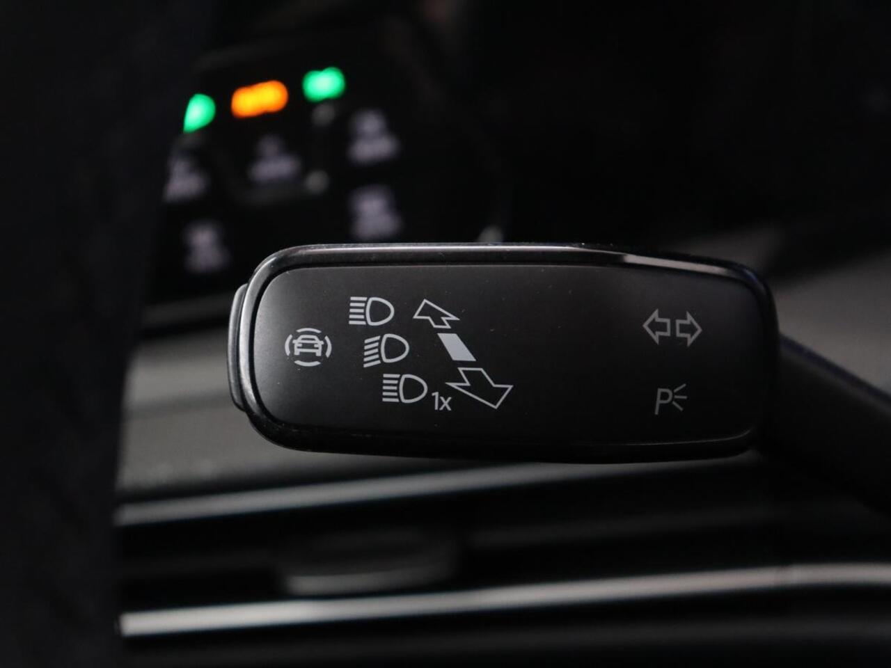 Volkswagen GOLF 1.4 eHybrid GTE | Panoramadak | Sfeerverlichting | Carplay | Stoelverwarming | Camera | Adaptive cruise | Navigatie | Sportstoelen | Digital Cockpit | PHEV | Plug In