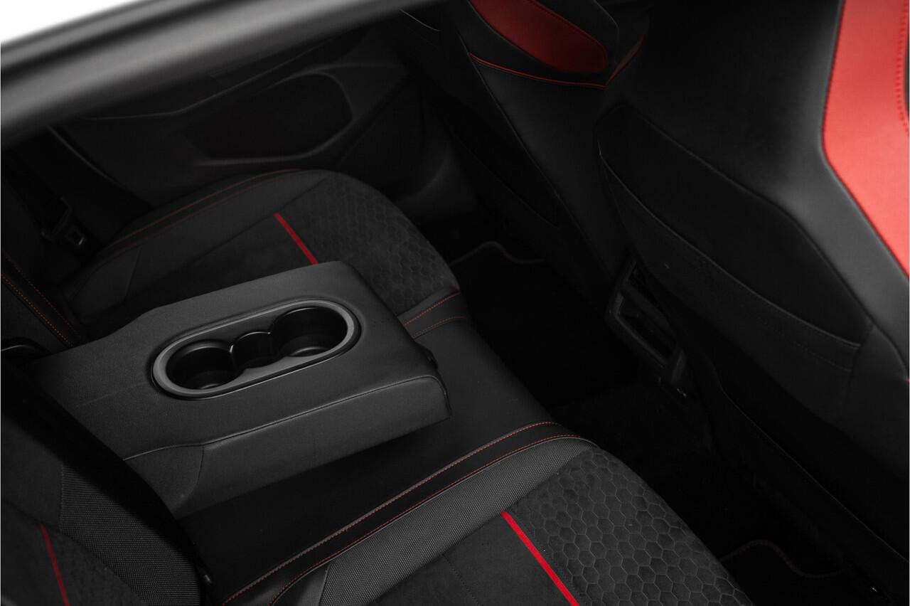 Volkswagen GOLF 8 2.0 TSI GTI Clubsport 300PK | Pano | Keyless | IQ Light | Nardo | Camera | Lane & Side Assis | ACC | DCC | Sound