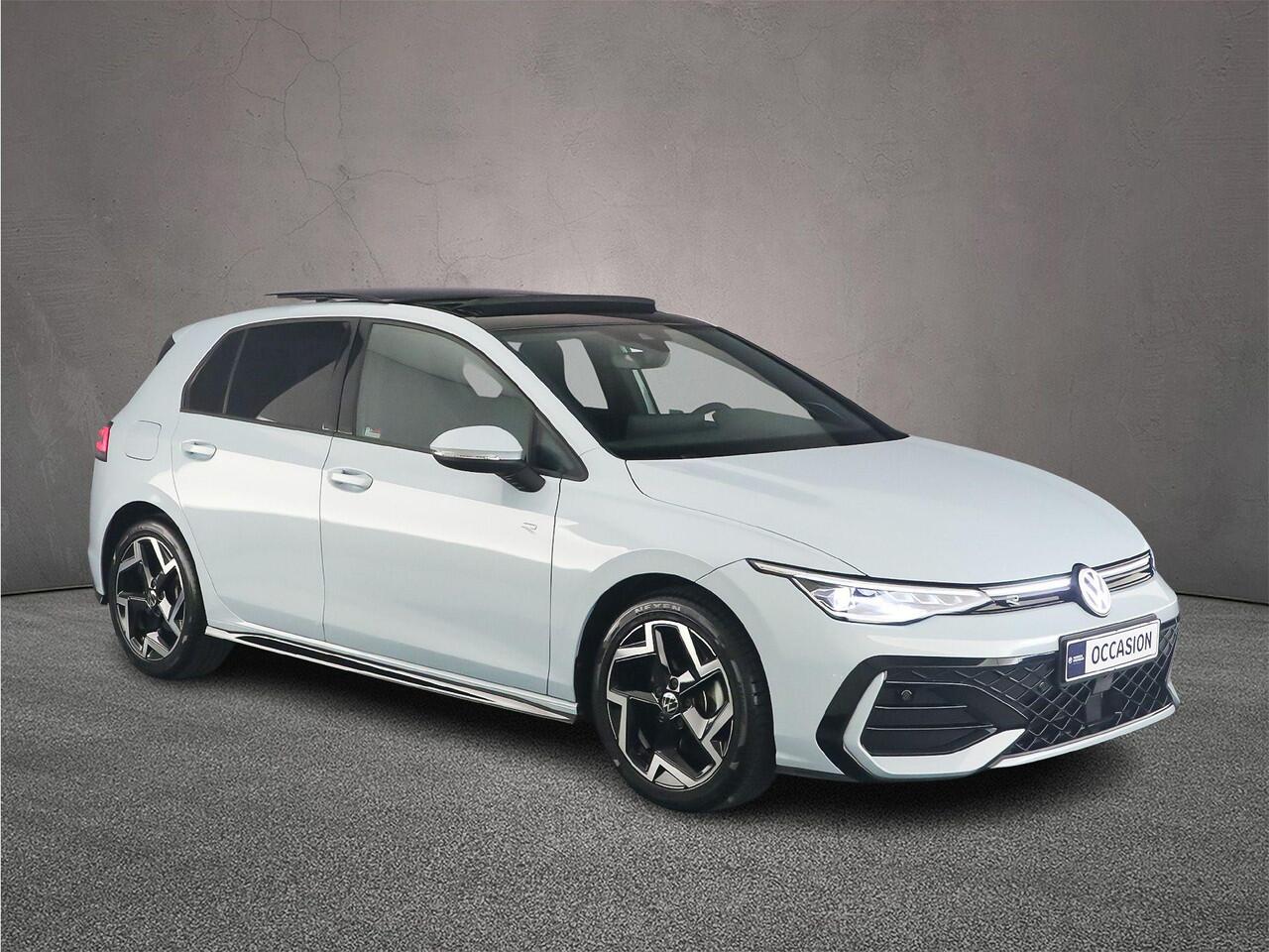 Volkswagen GOLF R-Line Edition 1.5 eTSI 150pk DSG Automaat Panoramadak, Harman Kardon audio, LED matrix koplampen, Adaptive cruise control