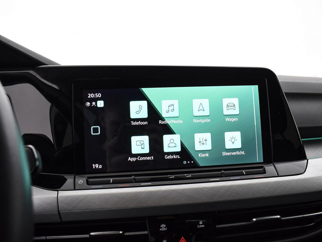 Volkswagen GOLF 1.0 TSI 110pk Life · Apple/Android Car Play · Navigatie · P-Sensoren · Sfeerverlichting · Getint Glas · 16'' Inch · Garantie t/m 03-07-2027 of 100.000km