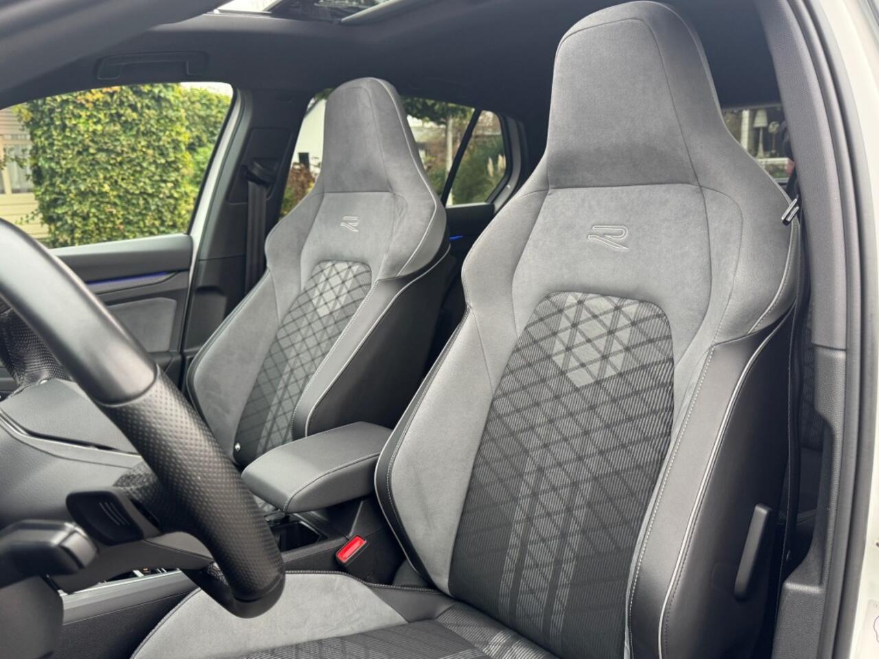 Volkswagen GOLF 1.5 ETSI R-LINE DSG Panoramadak afn.Trekhaak