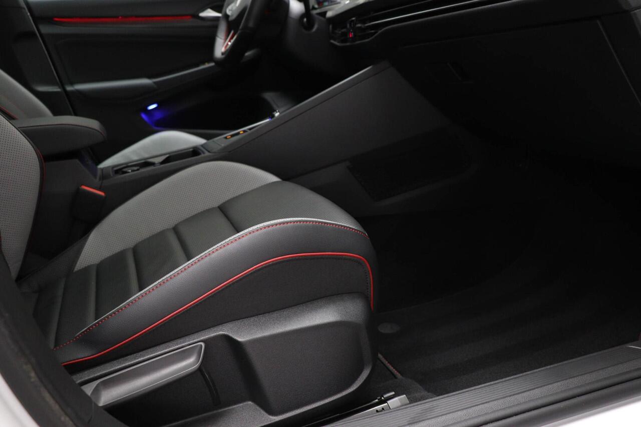 Volkswagen GOLF 2.0 TSI GTI Clubsport | LEDER PACK | IQ LIGHT | PANORAMADAK | STOELKOELING | 19"