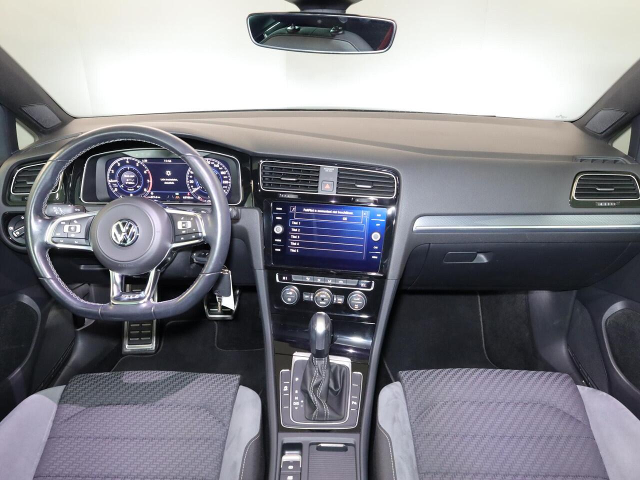 Volkswagen GOLF Variant 1.5 TSI Highline Business R 150pk DSG | Led koplampen | Camera | Parkeersensoren v+a | Navigatie | Carplay | Digitaal dashboard