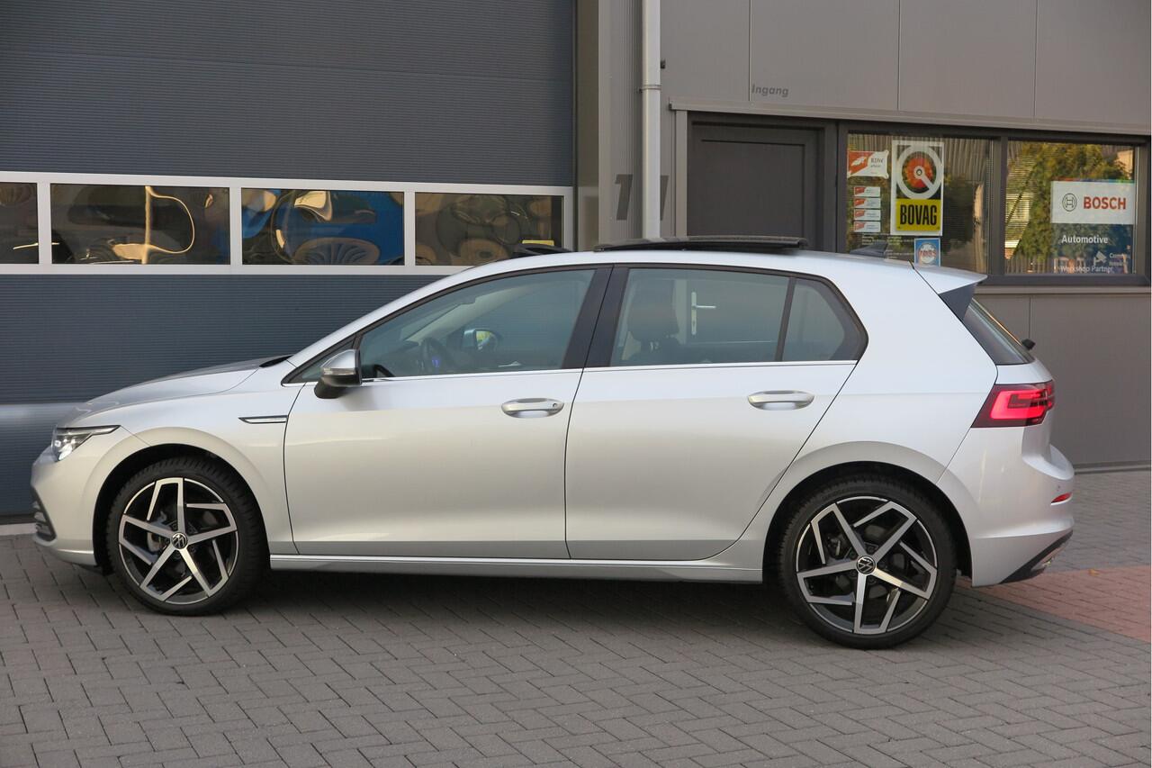 Volkswagen GOLF 1.5 eTSI 150pk DSG 1st Edition ,. Pano, Virtual cockpit, LED verl. Electr. bestuurdersstoel met massage , Navigatie , DAB+ Carplay, Stoelverw etc.