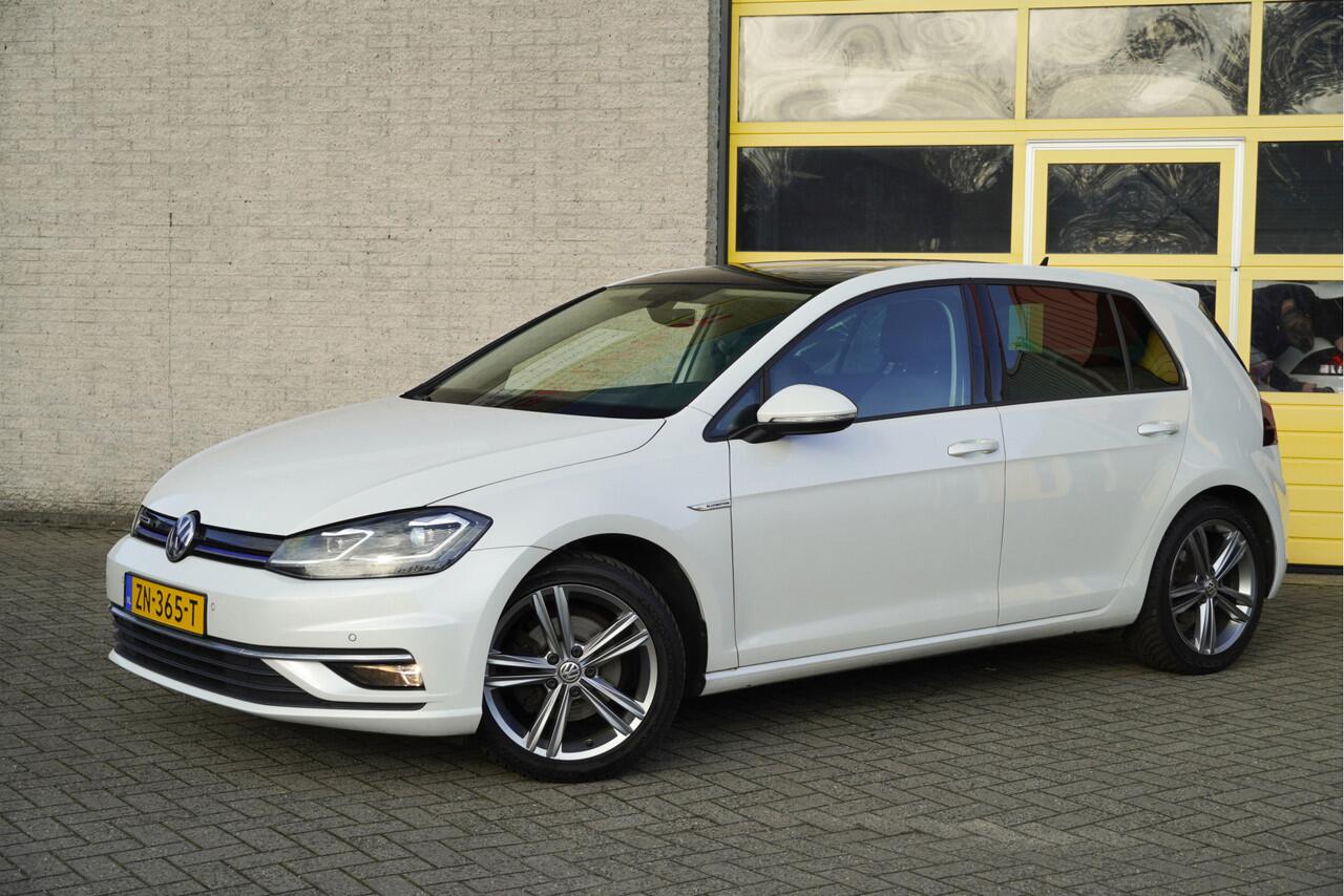 Volkswagen GOLF 1.5 TSI 5drs Highline BJ2019 Lmv 17" | Led V+A | Pdc | Navi | Dynamische knipperlichten | Panoramadak | App-Connect | Climate control | Cruise control | Sportstoelen | Verwarmde voorstoelen | Extra getint glas
