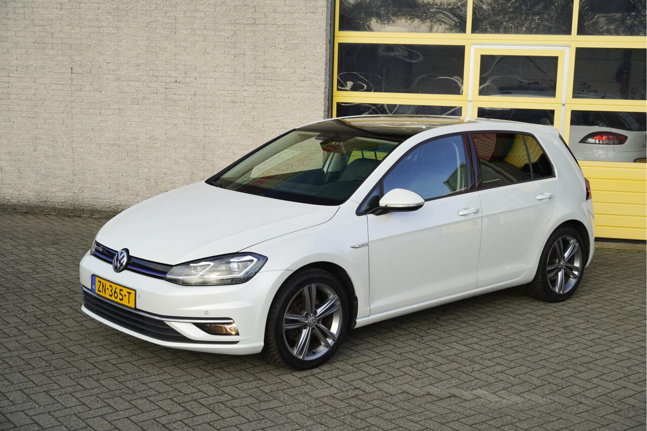 Volkswagen GOLF 1.5 TSI 5drs Highline BJ2019 Lmv 17" | Led V+A | Pdc | Navi | Dynamische knipperlichten | Panoramadak | App-Connect | Climate control | Cruise control | Sportstoelen | Verwarmde voorstoelen | Extra getint glas
