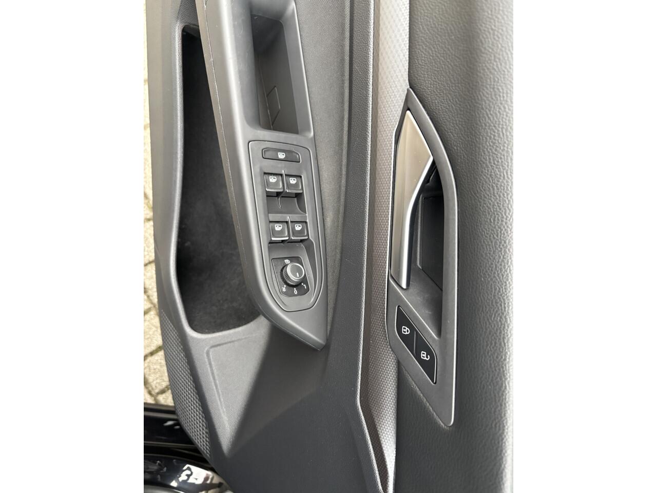 Volkswagen GOLF 1.0 TSI Active Business | Navigatie |Blind spot | Climate Control | Cruise Control | Bluetooth | 16"LMV |