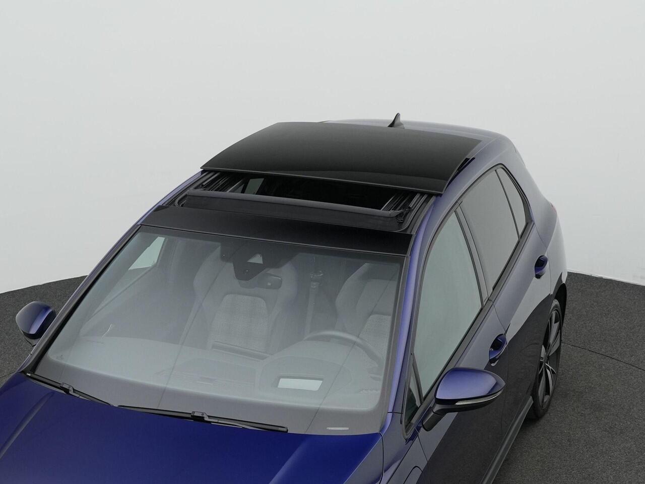 Volkswagen GOLF 1.4 eHybrid 245 pk DSG GTE | Panoramadak | Trekhaak | IQ Light | Stuur-/stoelverwarming | Head-up display | Achteruitrijcamera