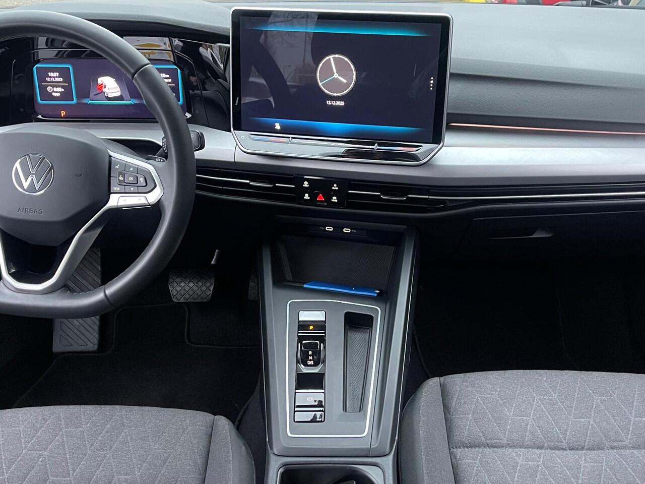 Volkswagen GOLF 1.5 eHybrid 204PK DSG Life Edition Achteruitrijcamera / Getint Glas / 17'' LMV Nottingham / Keyless Access / Clima Draadloos App Connect / Digital Cockpit pro / Park Assist Pro / DAB+