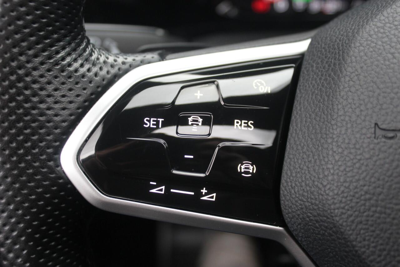 Volkswagen GOLF 1.4 eHybrid GTE - CARPLAY - PANODAK - 18 INCH - FULL LED - VIRT. COCKPIT -