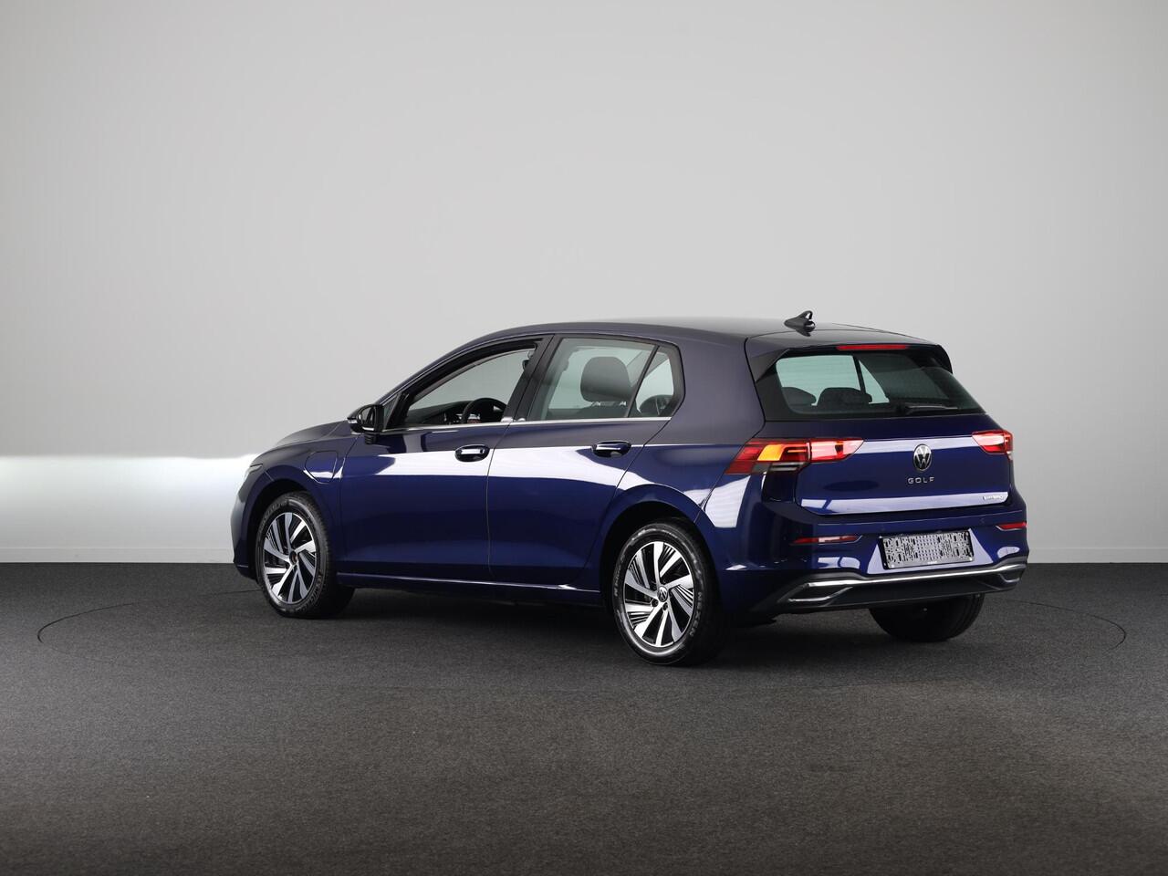 Volkswagen GOLF 1.4 eHybrid Style 204 PK PHEV | Navigatie | Keyless entry | Ergo-Active bestuurdersstoel elektrisch verstelbaar, incl. geheugen-en massagefunctie | Stoelverwarming |