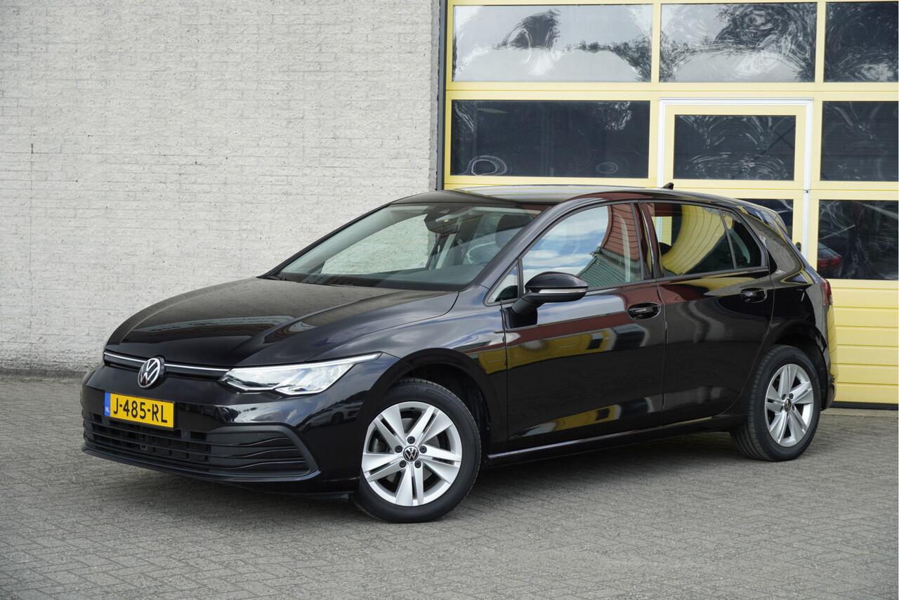 Volkswagen GOLF 1.5 TSI 131PK! Life BJ2020 Lmv 16" | Led | Pdc | Navi | Trekhaak | App-Connect | Dashboard verlichting | Virtual cockpit | Climate control | Cruise control | Getint glas
