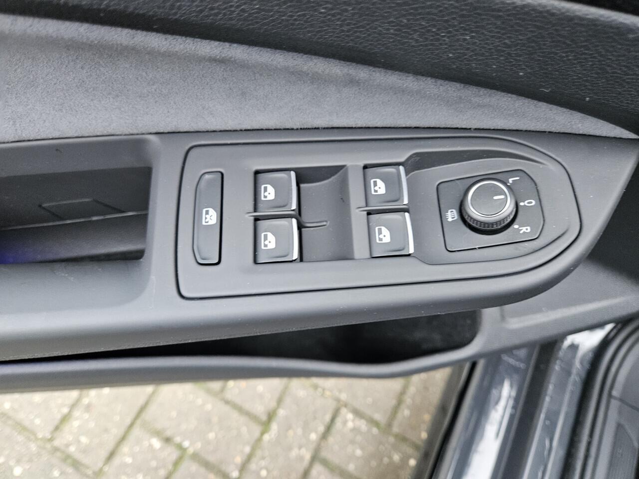 Volkswagen GOLF 1.5 eTSI R-Line