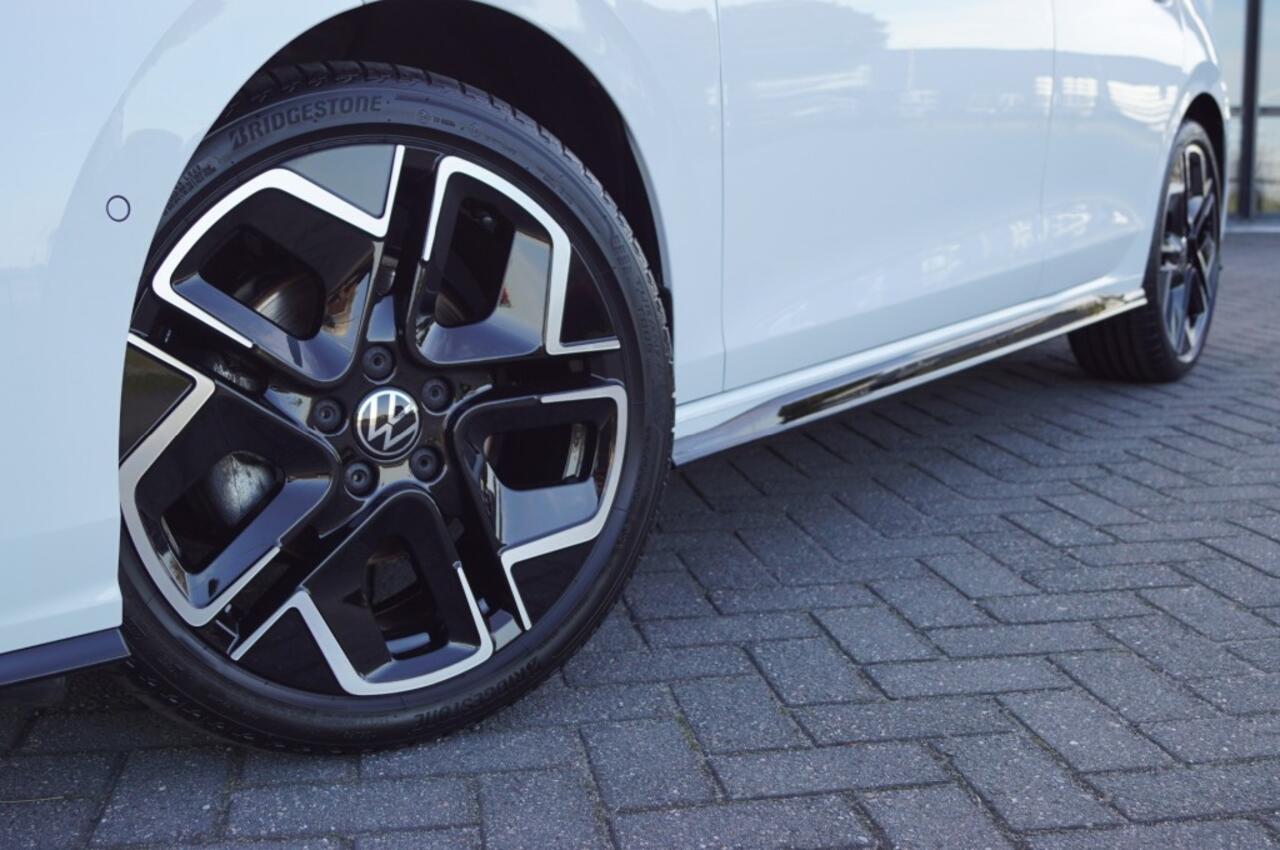 Volkswagen GOLF R-line 1.5 eTSI 150pk DSG facelift Black style/Panodak /Camera /IQ Matrix LED /Head-up