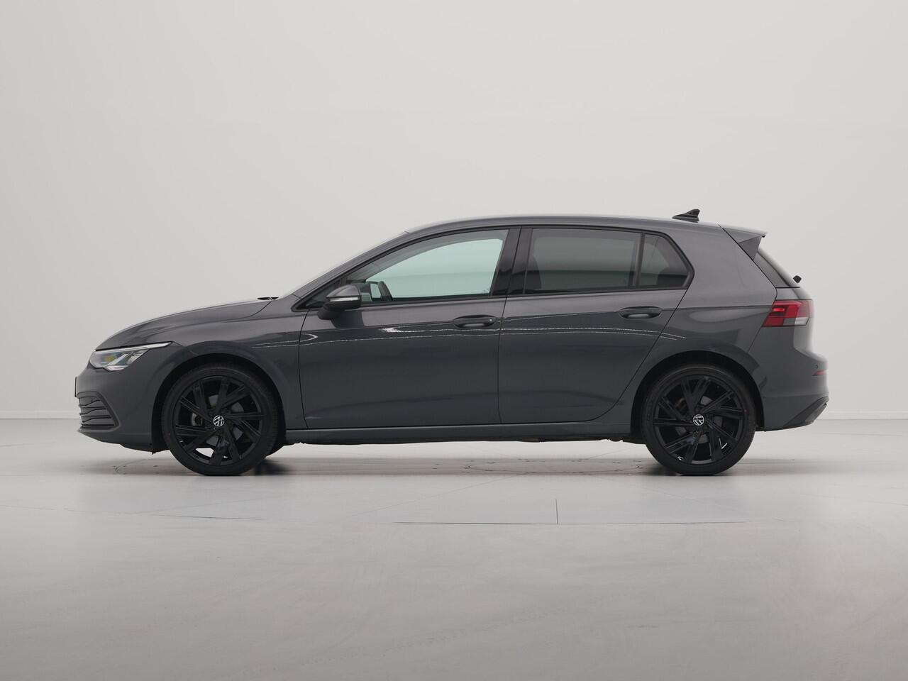 Volkswagen GOLF 1.5 TSI 130pk first Navigatie Stoelverwarming Acc 18'' velgen 211