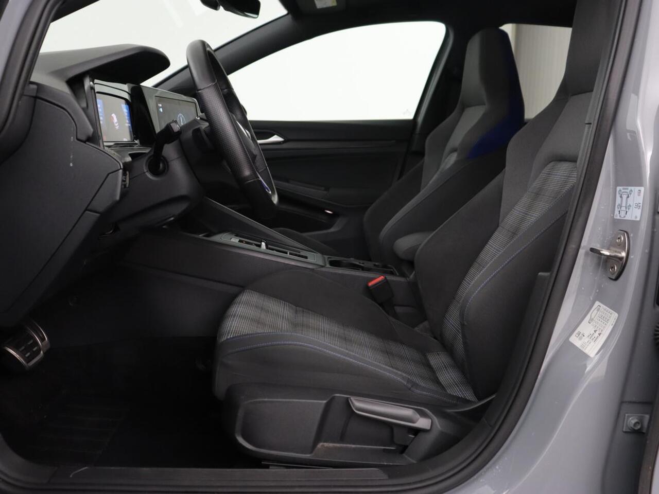 Volkswagen GOLF 1.4 eHybrid GTE | Panoramadak | Sfeerverlichting | Carplay | Stoelverwarming | Camera | Adaptive cruise | Navigatie | Sportstoelen | Digital Cockpit | PHEV | Plug In