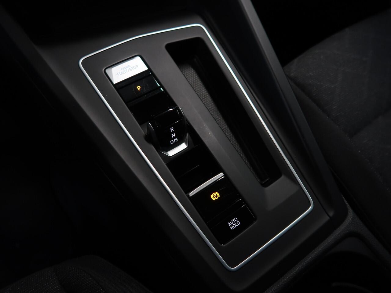 Volkswagen GOLF 1.0 eTSi 110pk DSG Life 5-drs. CAMERA/KEYLESS/WINTERPACK/CARPLAY/17INCH