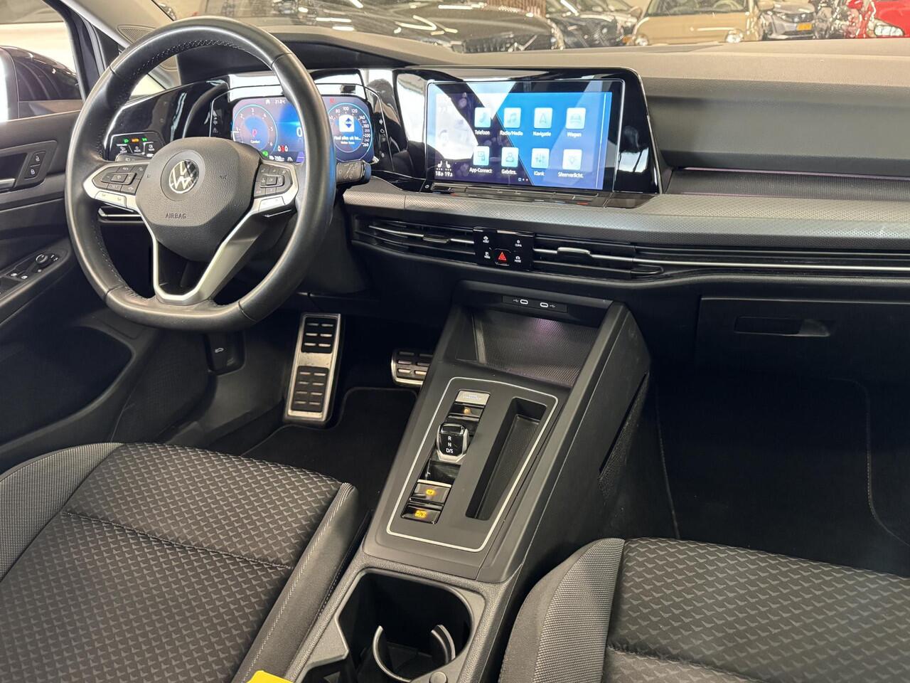 Volkswagen GOLF 2.0 TDI Active Automaat | ¤ 1.000 INRUILPREMIE | Trekhaak elektrisch | Pano | IQ Light | Digitaal Dashboard | HUD | Clima | 16"LMV | Camera ( Vestiging - Vianen )