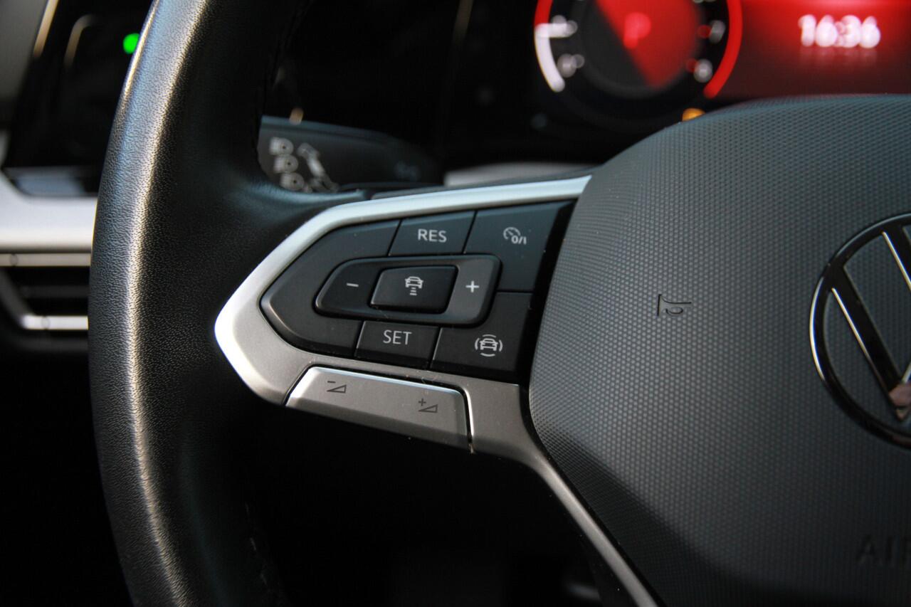 Volkswagen GOLF 1.0 eTSI Life Business