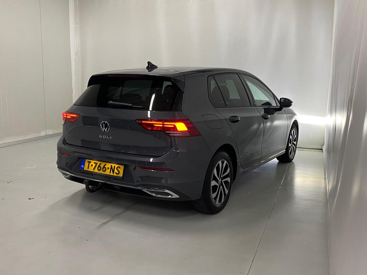 Volkswagen GOLF 1.5 eTSI Active Camera Trekhaak Apple Carplay Standkachel Headup 17inch Navigatie