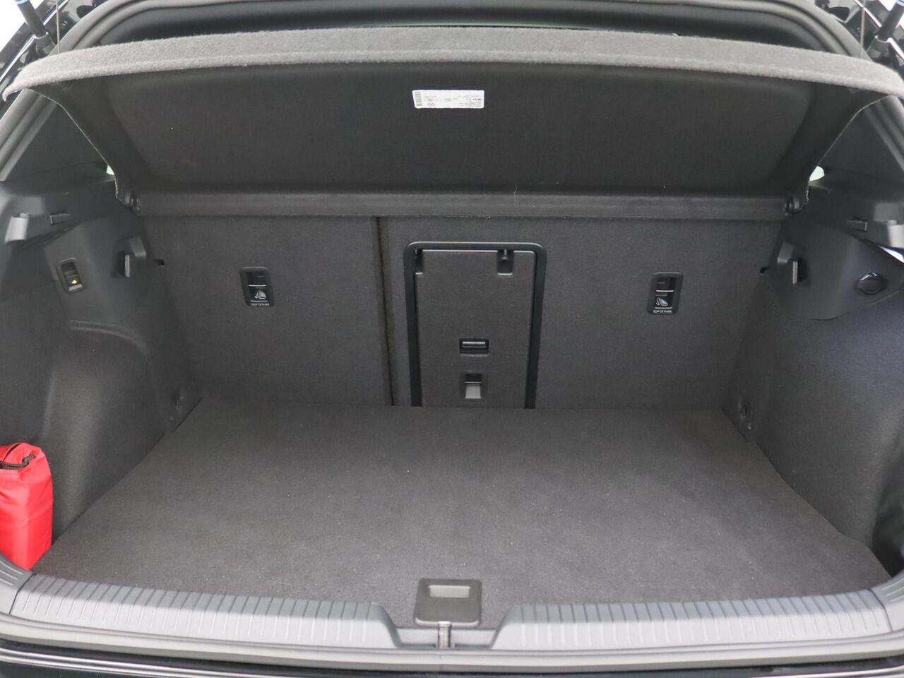 Volkswagen GOLF 1.5 eHybrid GTE 272PK DSG Pano-Schuifdak, Head-Up Display, Trekhaak, Matrix-LED Verlichting, 360gr. Camera, Keyless, Side Assist, Stoel-Stuurverwarming, 18" LM Velgen