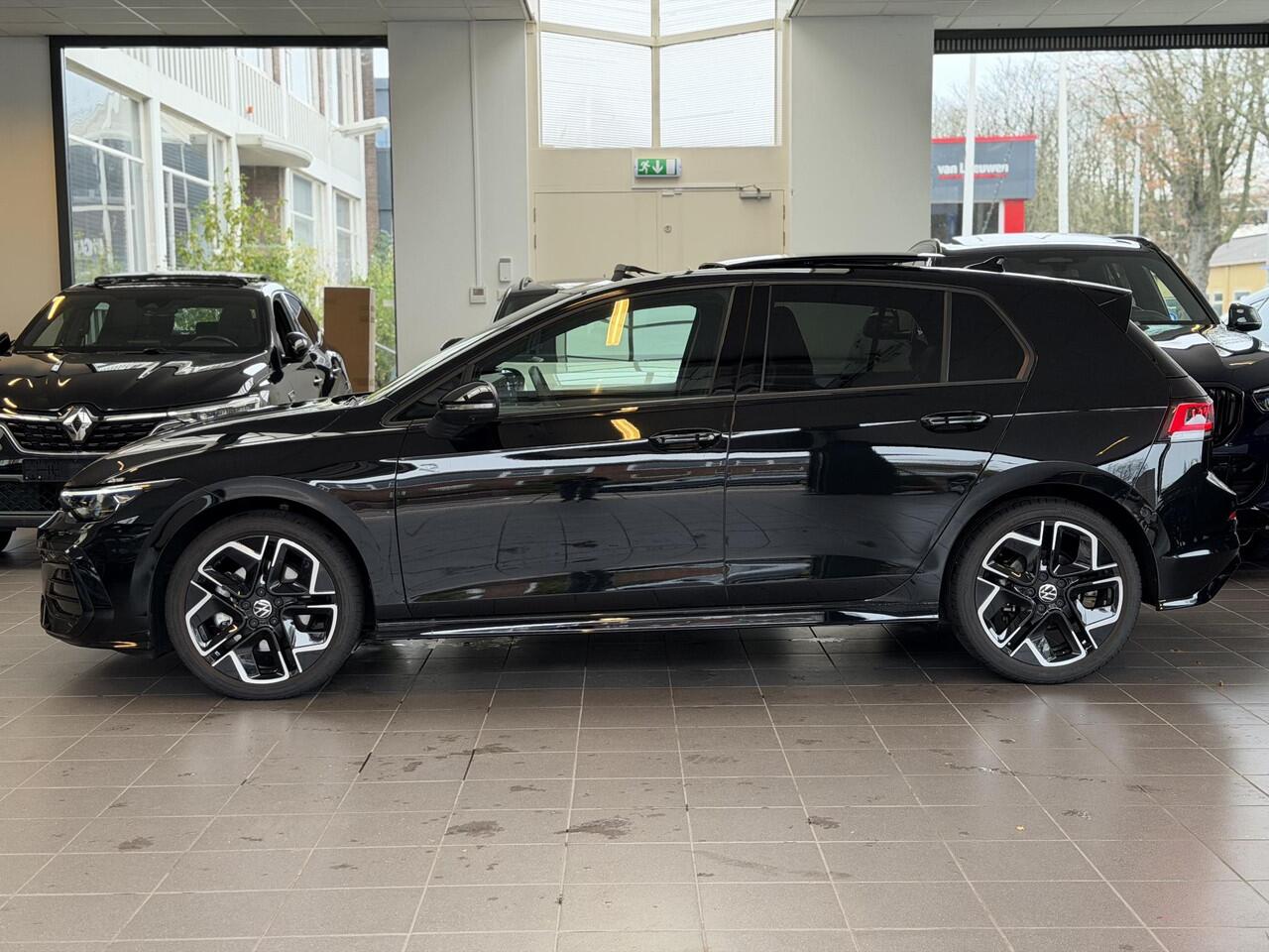 Volkswagen GOLF 1.5 R Line Pano / 360 / H&K / Trekhaak