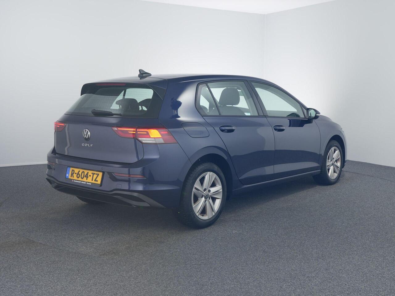 Volkswagen GOLF 1.5 TSI Life Business Carplay |