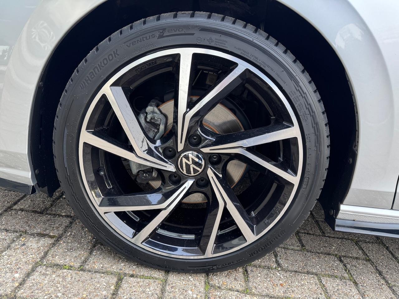 Volkswagen GOLF 1.5 eTSI R-Line 150pk | DSG | 17"LMV | ACC | LED | Camera | 1e Eig. | Mooi!