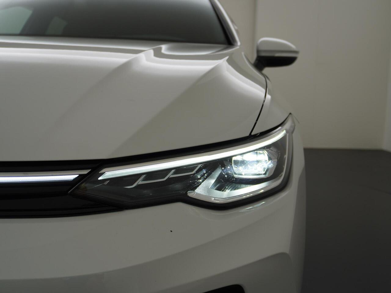 Volkswagen GOLF 1.5 eHybrid 50 Edition NAP | PHEV | Camera | Massage stoel | Navigatie |