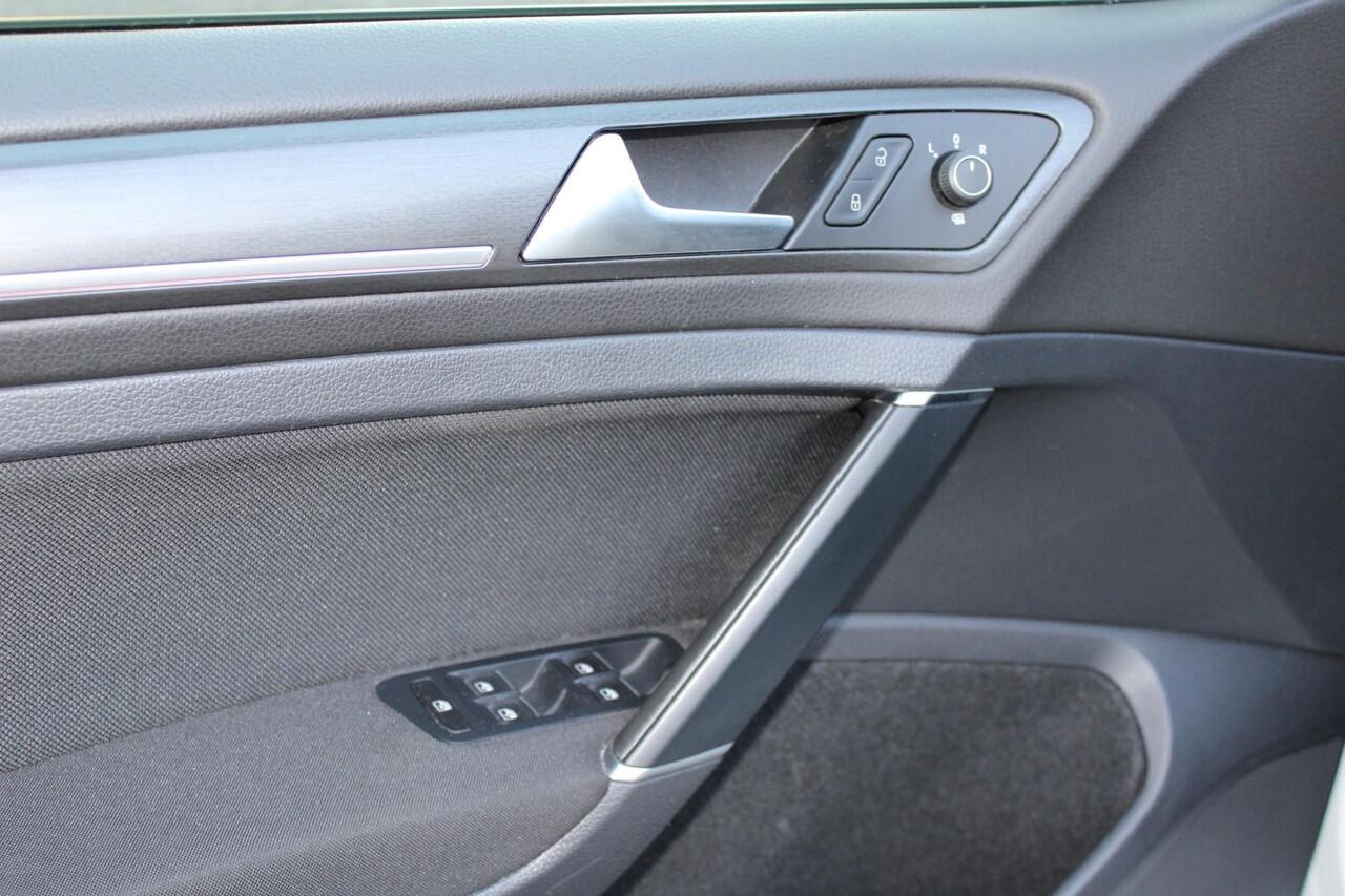 Volkswagen GOLF 2.0 TSI GTI Performance Pano, Navi, Camera, Garantie!