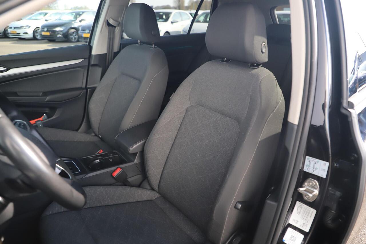 Volkswagen GOLF Variant 1.0 eTSI Life Automaat Virtual Cockpit Navigatie Draadloos Carplay Android Stuur & Stoelverwarming