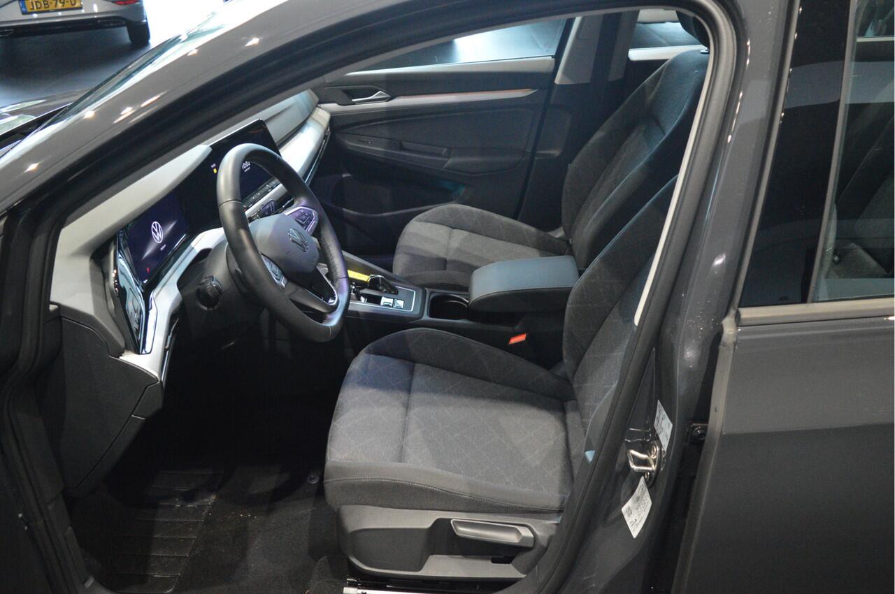 Volkswagen GOLF 2.0 TDI DSG Life Apple Carplay clima pdc 16 inch !!