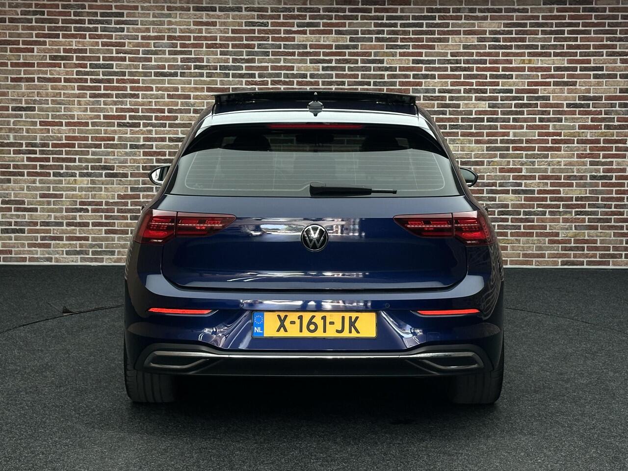 Volkswagen GOLF 1.5 eTSI Style Panorama IQ Elek Stoel Dealer ondrh