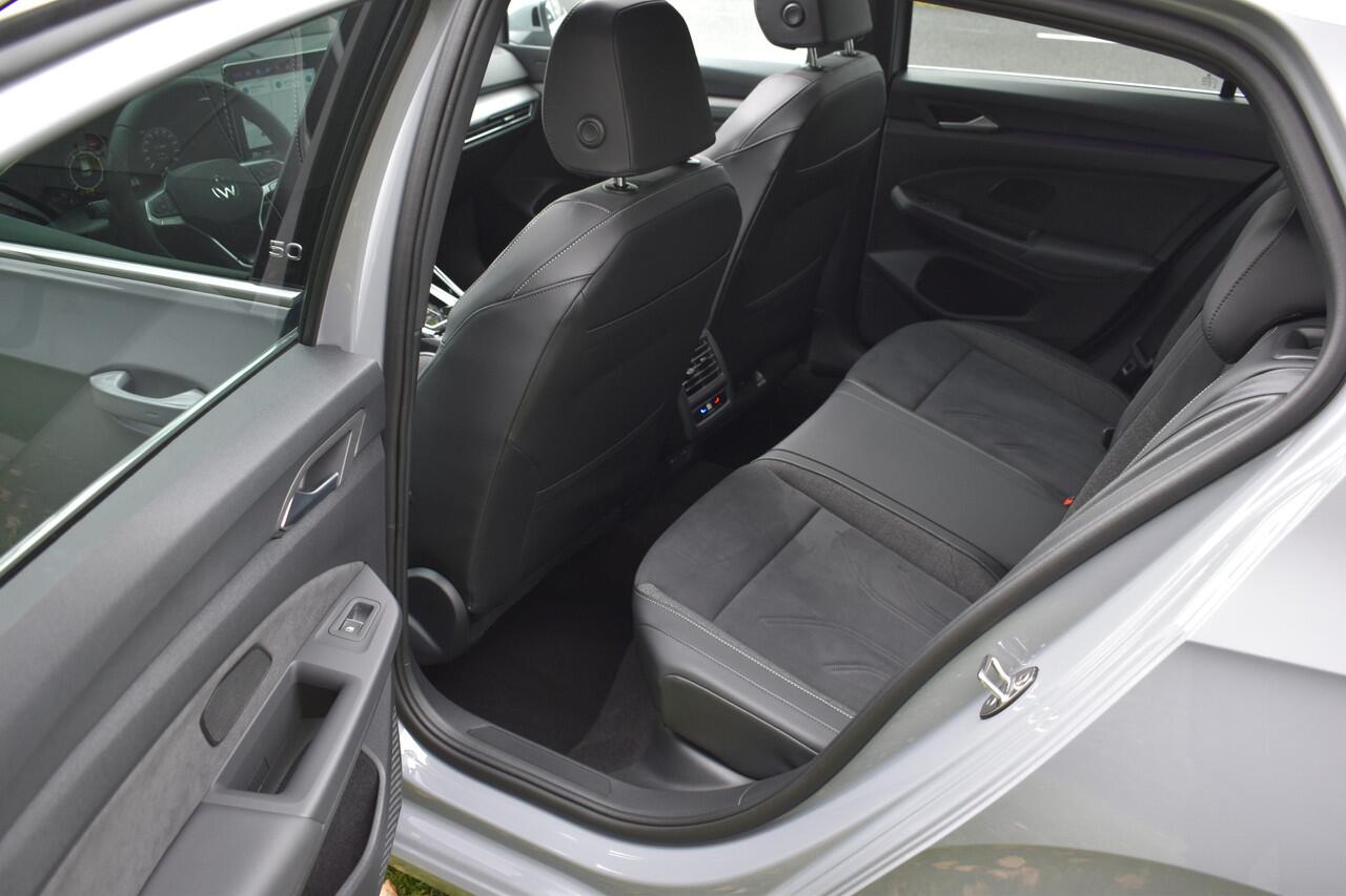 Volkswagen GOLF 1.5 eTSI Edition 50 Pano/Trekhaak/navi/ harman kardon/head-up/Automaat