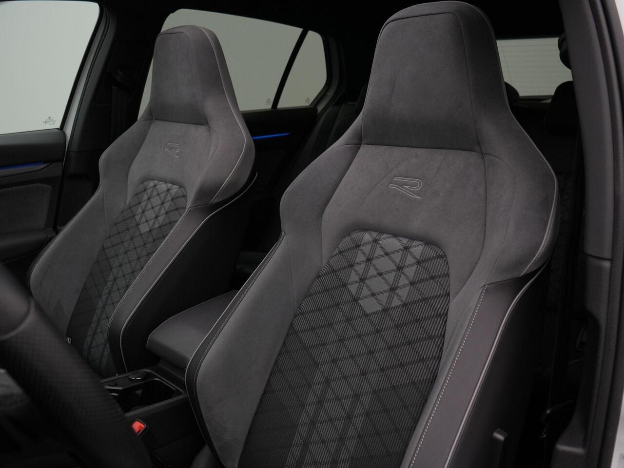 Volkswagen GOLF 1.5 eTSI 150 pk DSG R-Line Business | Panoramadak | Achteruitrijcamera | Parkeersensoren voor/achter | Park Assist | Side Assist | Adaptive Cruise | 17 inch