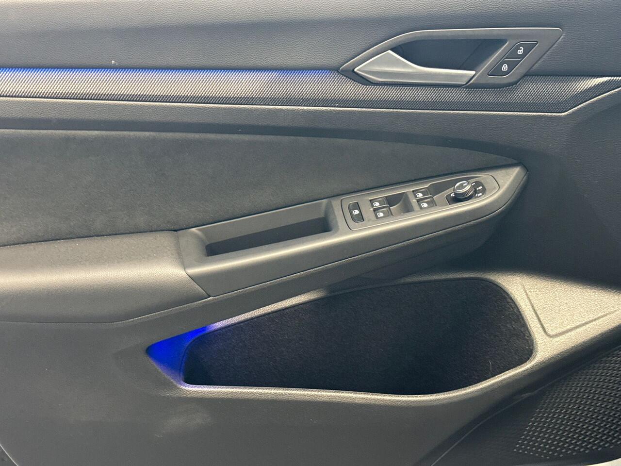 Volkswagen GOLF Variant 1.5 150pk eTSI R-Line Edition Achteruitrijcamera | Parkeersensoren | Adaptive cruise control