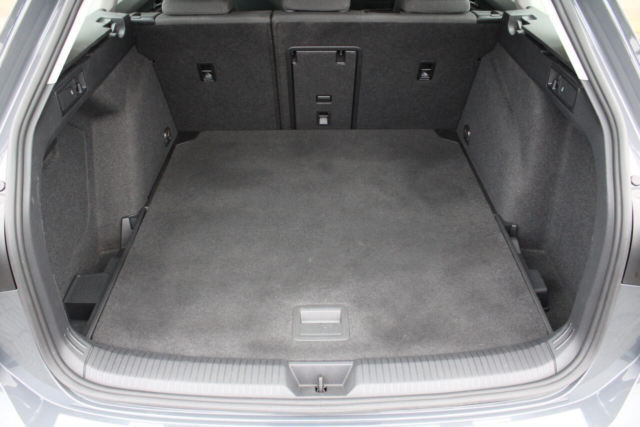 Volkswagen GOLF Variant 1.5 eTSI Automaat Life Business | Verw. Voorstoelen & stuurwiel | Trekhaak | Adapt. Cruise | PDC V+A | DAB |