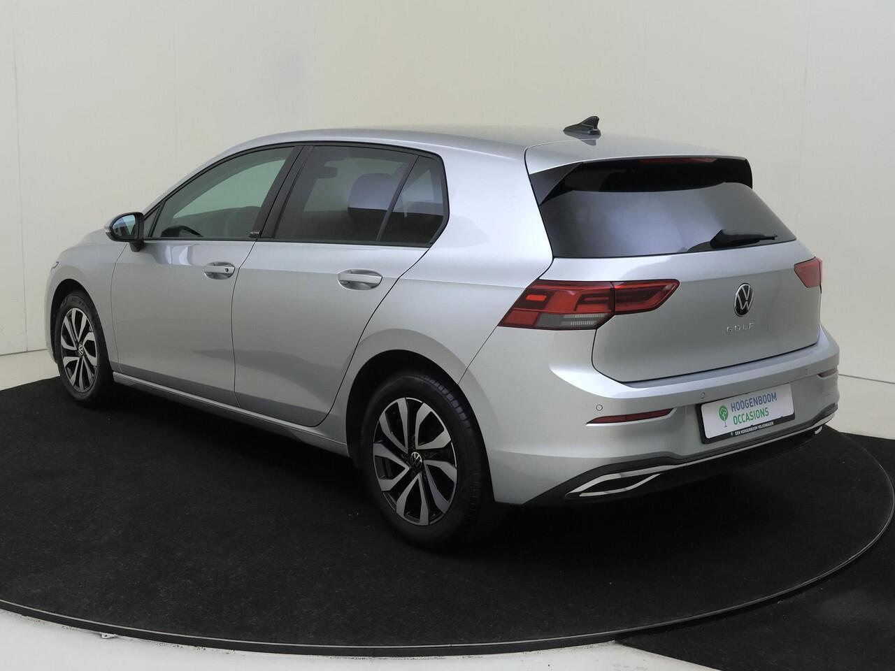 Volkswagen GOLF 1.0 TSI Life | Keyless | Achteruitrijcamera | Navigatie | Dodehoek detectie | 3-zone airco | Adaptieve cruise control | CarPlay |