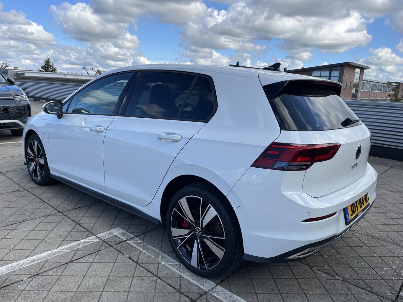 Volkswagen GOLF 1.4 eHybrid 245pk DSG GTE / Panoramadak / 18'' LMV / Trekhaak Elek. / Navi / Camera / Keyless / Alarm / Stuur en Stoelverwarming V+A / Standkachel