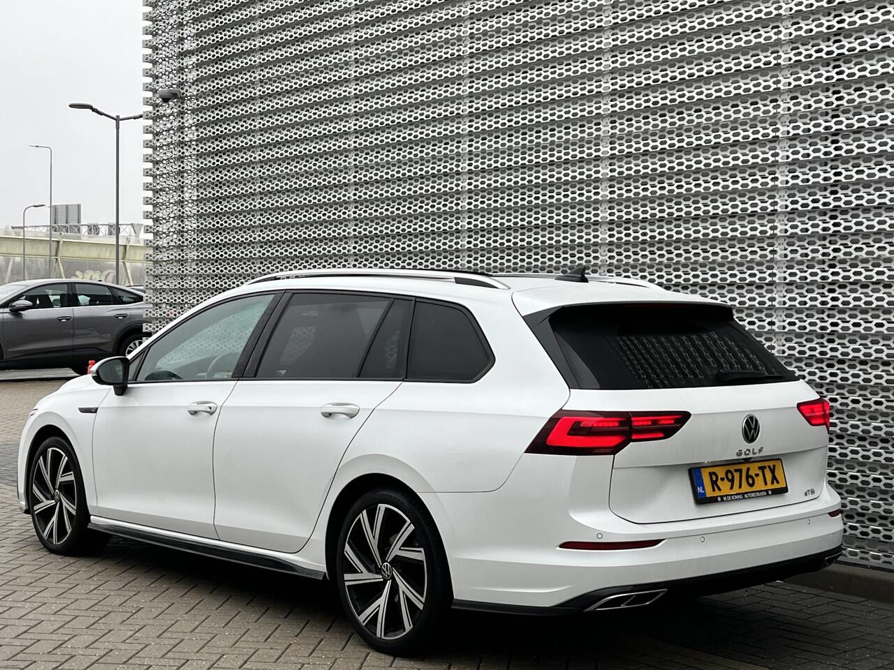 Volkswagen GOLF Variant 1.5 eTSI R-Line Business+ / Panoramadak / Navigatie / Camera / Parkeersensoren V+A / App connect / Head-up / 18''LMV