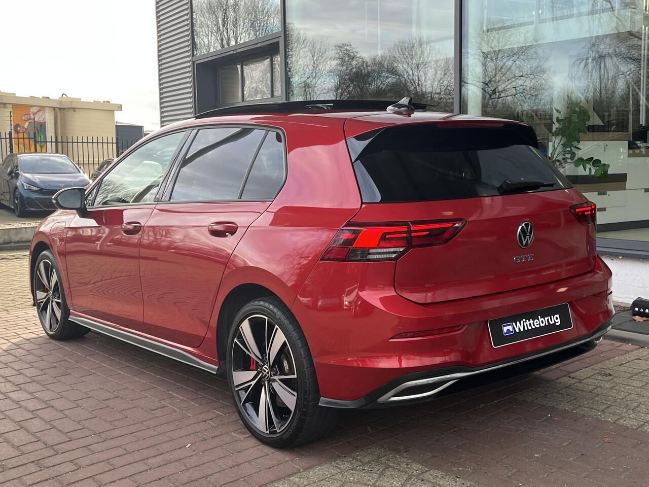 Volkswagen GOLF 1.4 eHybrid 245pk DSG GTE / Panorama dak / Head up display / Standkachel / Camera / Stuur & Stoelverwarming / 18'' LMV