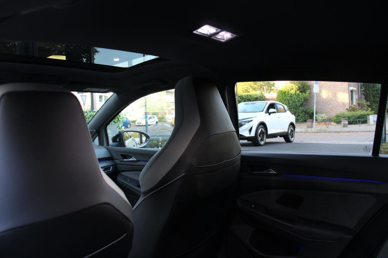 Volkswagen GOLF 1.5 eTSI R-Line Edition Navi/Camera/Keyless/Harman Kardon/Head-up/Sfeerverlichting/IQ/Matrix/Panoramadak/H-leder/18Inch