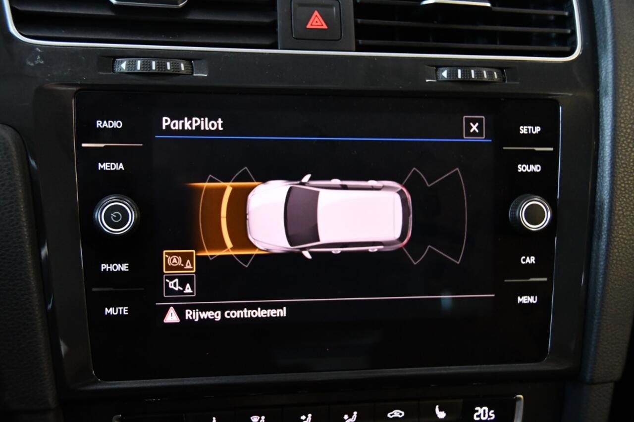 Volkswagen GOLF 1.0 TSI Highline *Apple Carplay*Stoelverwarming*