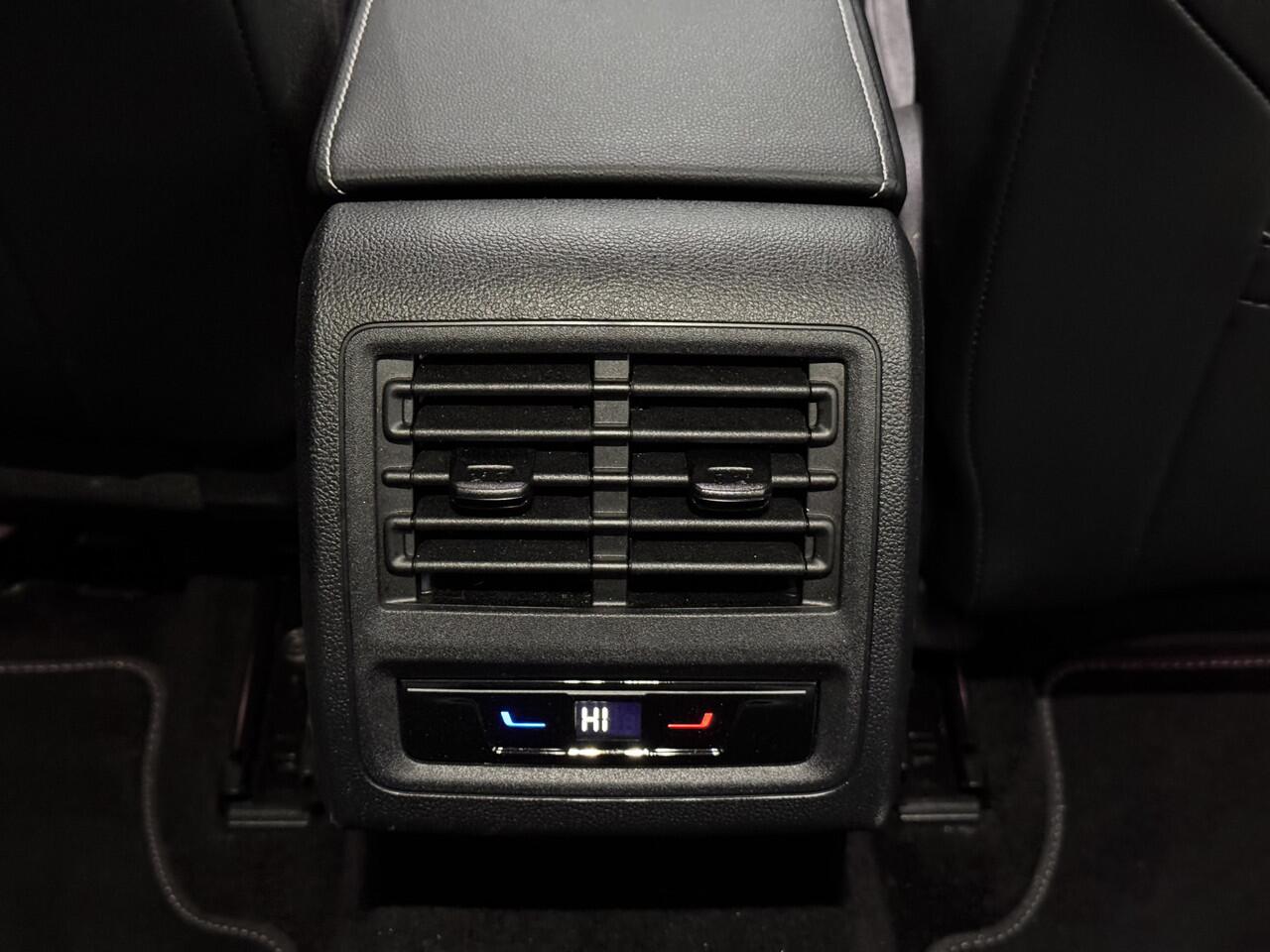 Volkswagen GOLF 1.5 e tsi Hybrid GOAL Edition Half leder, Navi, Winterpakket, Virtual desk, Sfeerverlichting, Keyless start, Cruise control, Parkeersensoren