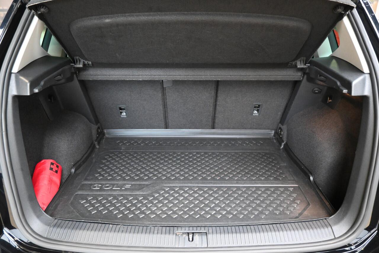 Volkswagen GOLF SPORTSVAN 1.5 TSI 130pk Highline | LED | ACC | Camera | 100% (Dealer) onderhouden label