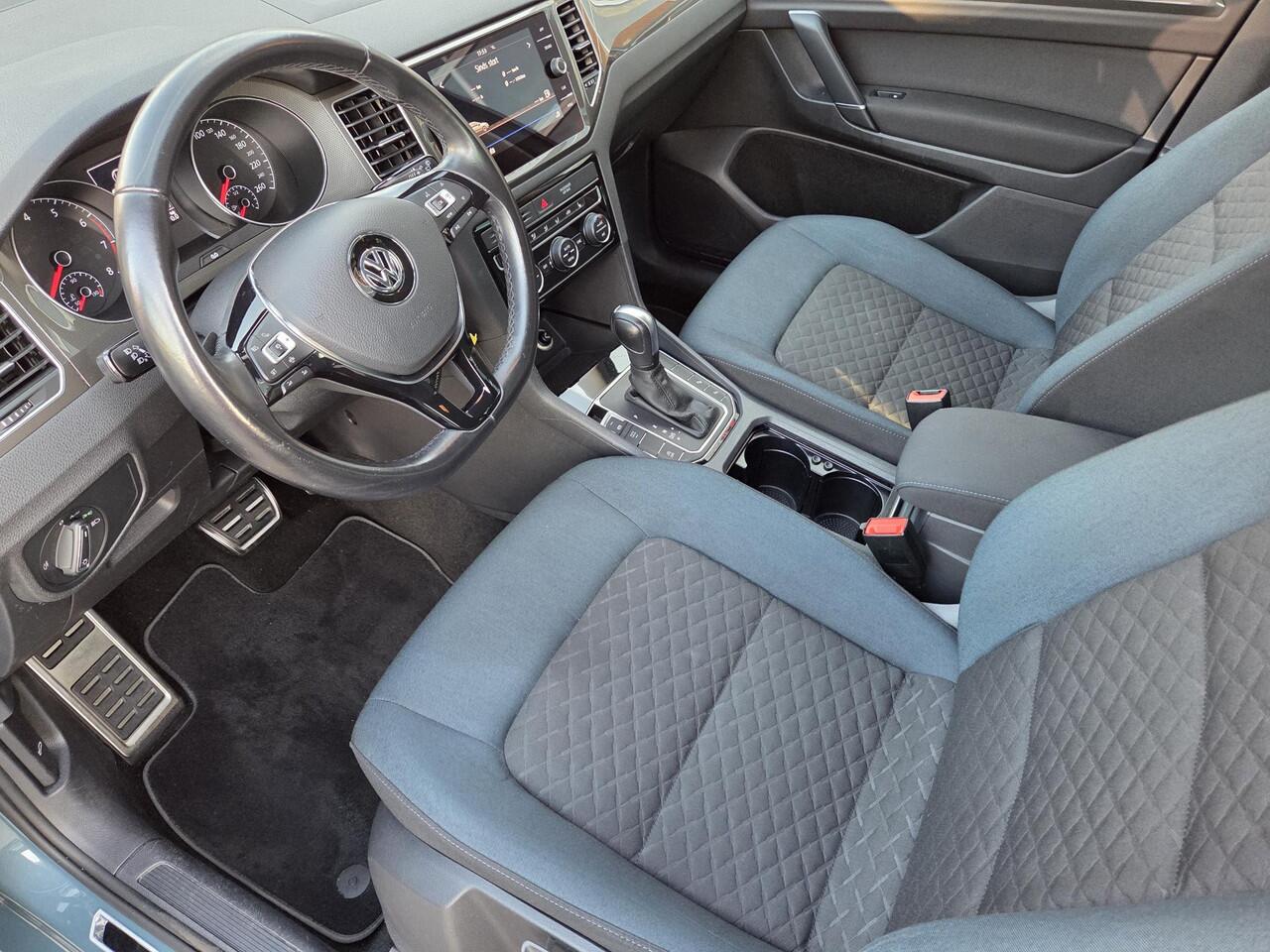 Volkswagen GOLF SPORTSVAN 1.5 TSI ACT Highline /Apple Carplay/Lane-Side-Front assist/Stoelverw./Adaptive Cruise Contr./Climate Contr./Grootlichtass./Navi/16''LMV/(MET GARANTIE*)