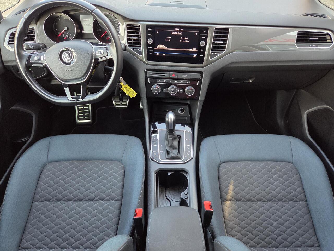 Volkswagen GOLF SPORTSVAN 1.5 TSI ACT Highline /Apple Carplay/Lane-Side-Front assist/Stoelverw./Adaptive Cruise Contr./Climate Contr./Grootlichtass./Navi/16''LMV/(MET GARANTIE*)