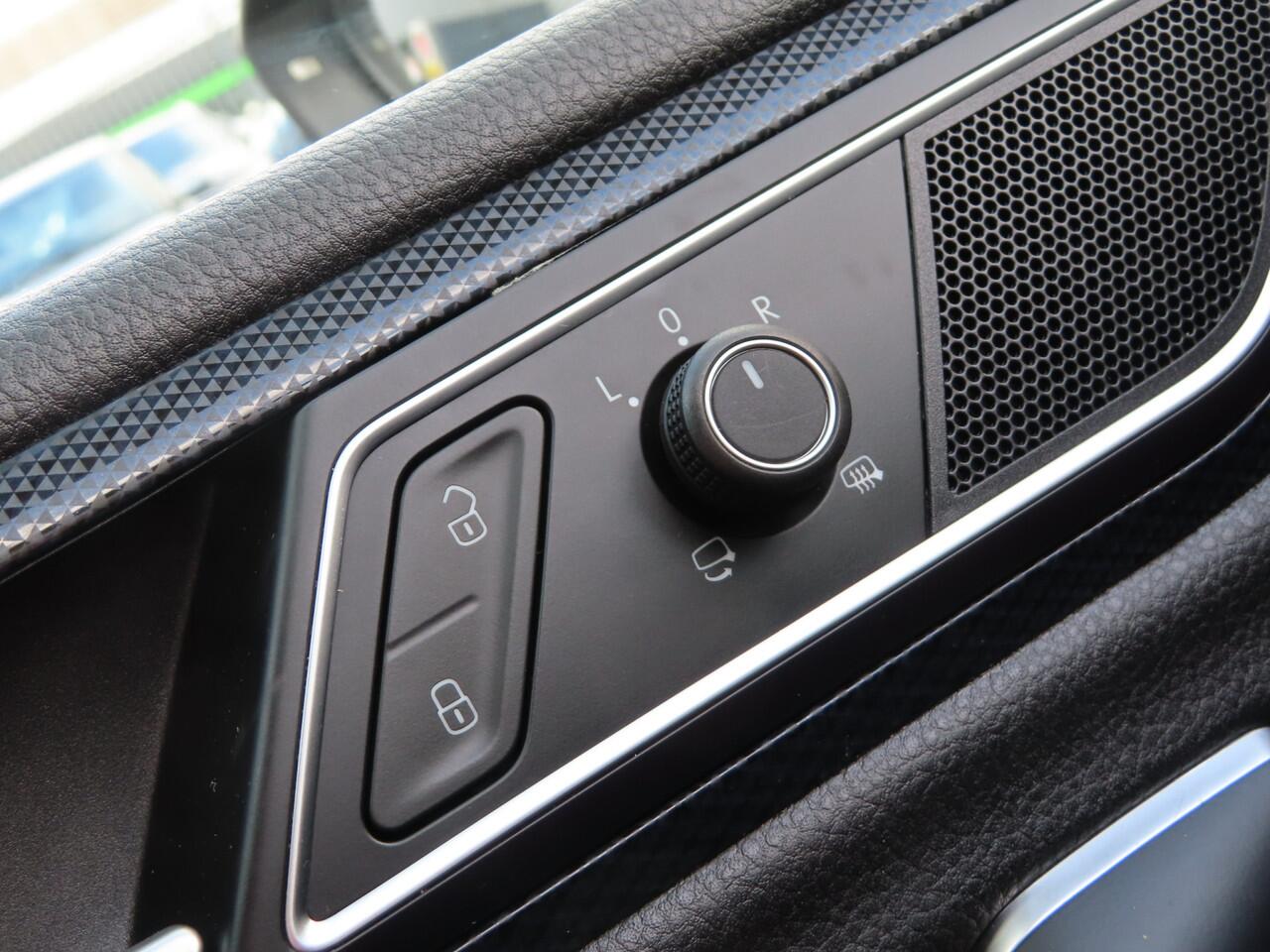 Volkswagen GOLF SPORTSVAN 1.0 TSI Comfortline | stoelverwarming | trekhaak | navigatie | carplay