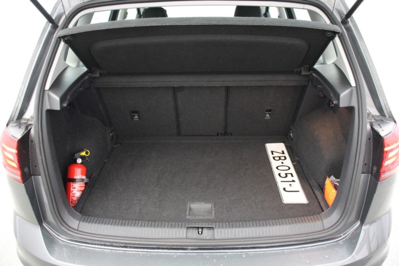 Volkswagen GOLF SPORTSVAN 1.0 TSI Comfrotline Automaat - Navi, Camera, Cruise, Clima, Stoelverw. Massage